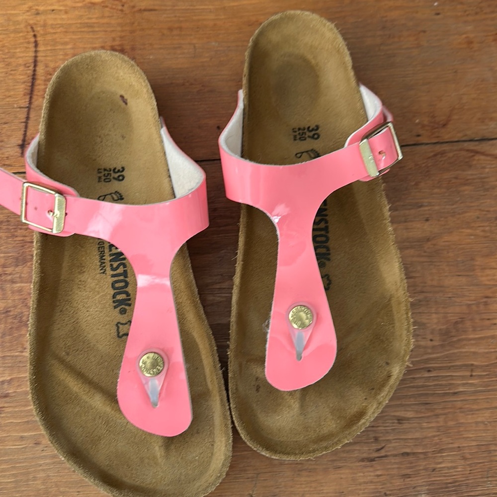 Birkenstock Gizeh patent pinkish peach color